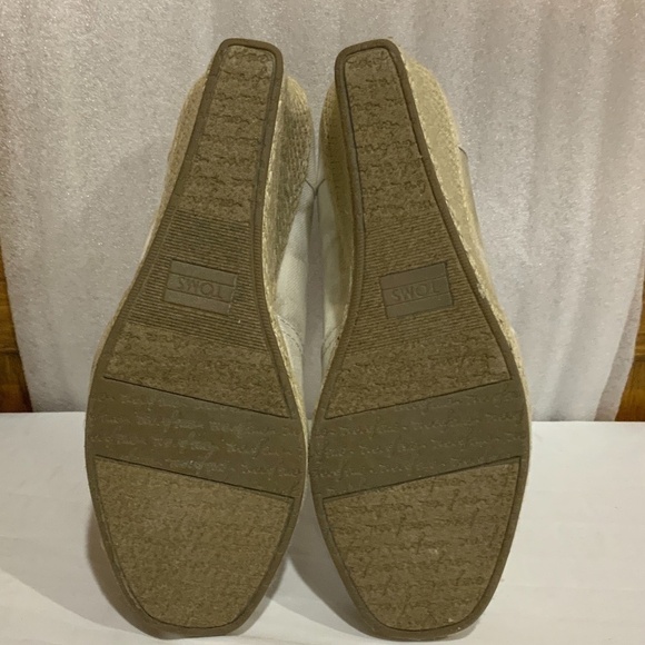 TOMS White and Gray Tie-Dyed Fabric Wedges - Picture 8 of 8